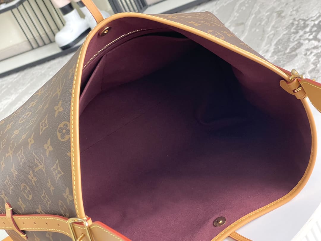 LOUIS VUITTON  CarryAll MM Monogram