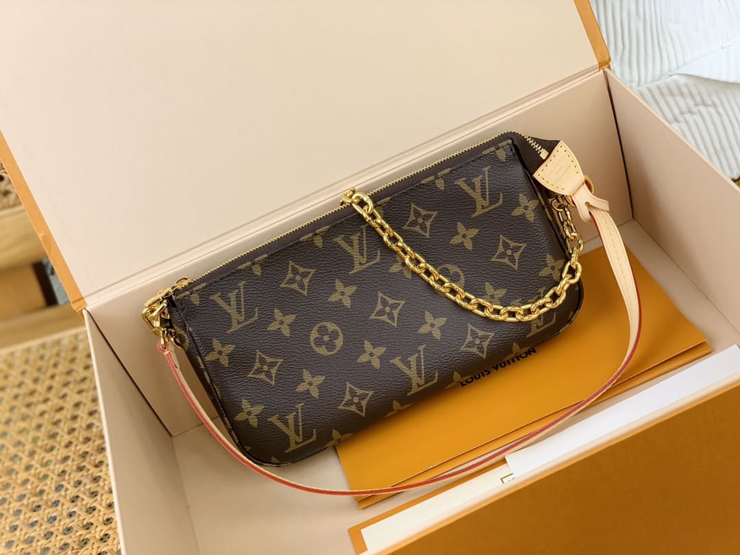 LOUIS VUITTON Pochette Accessoires